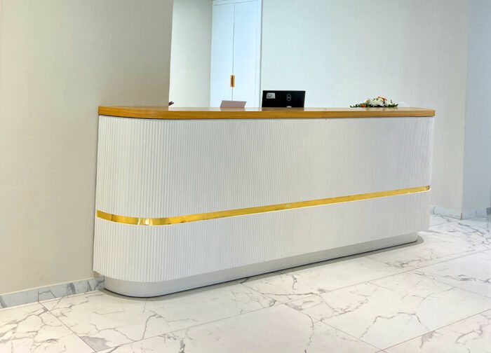 Bureau d’accueil personnalisé pour optimiser l’espace de réception - Sogema industries